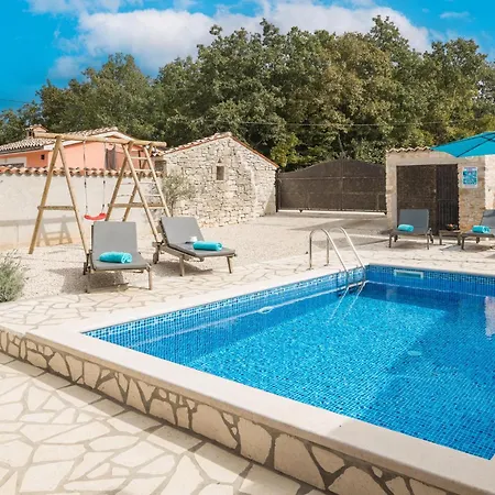 2 Bedroom In Visnjan Дом отдыха *